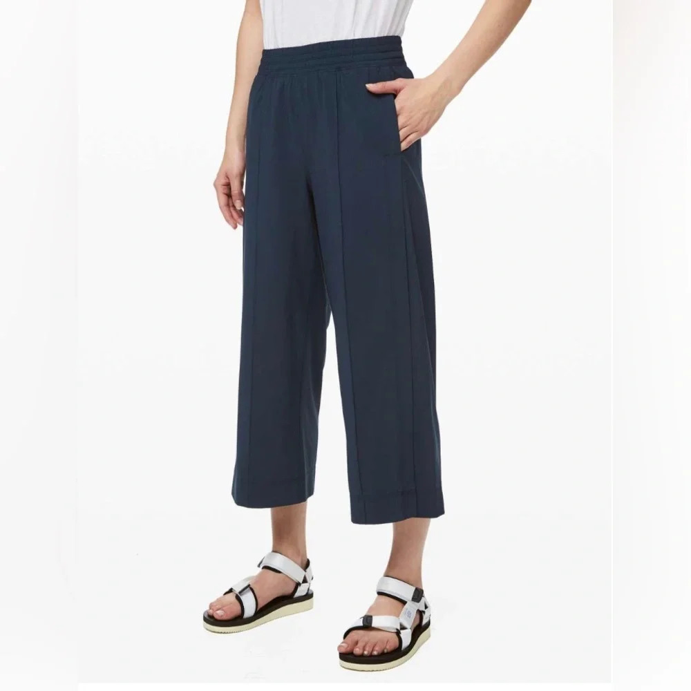 Lululemon | Wanderer Crop Pants in True Navy Size 4
